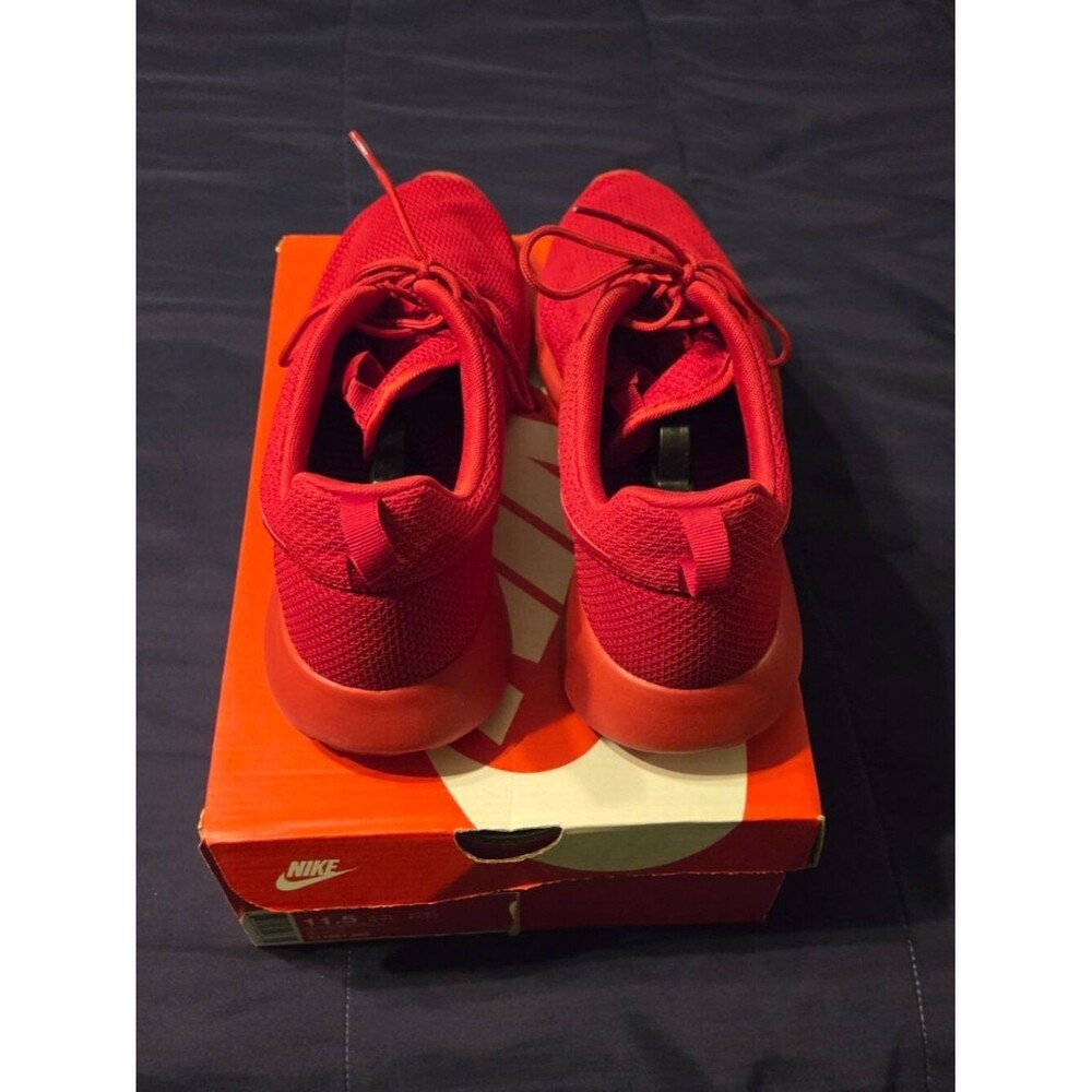 MENS SIZE 11.5 TRIPLE RED NIKE ROSHE RUN - Picture 7 of 10